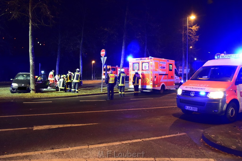 VU PKW Baum Koeln Deutz Deutz Kalkerstr P04.JPG - Miklos Laubert